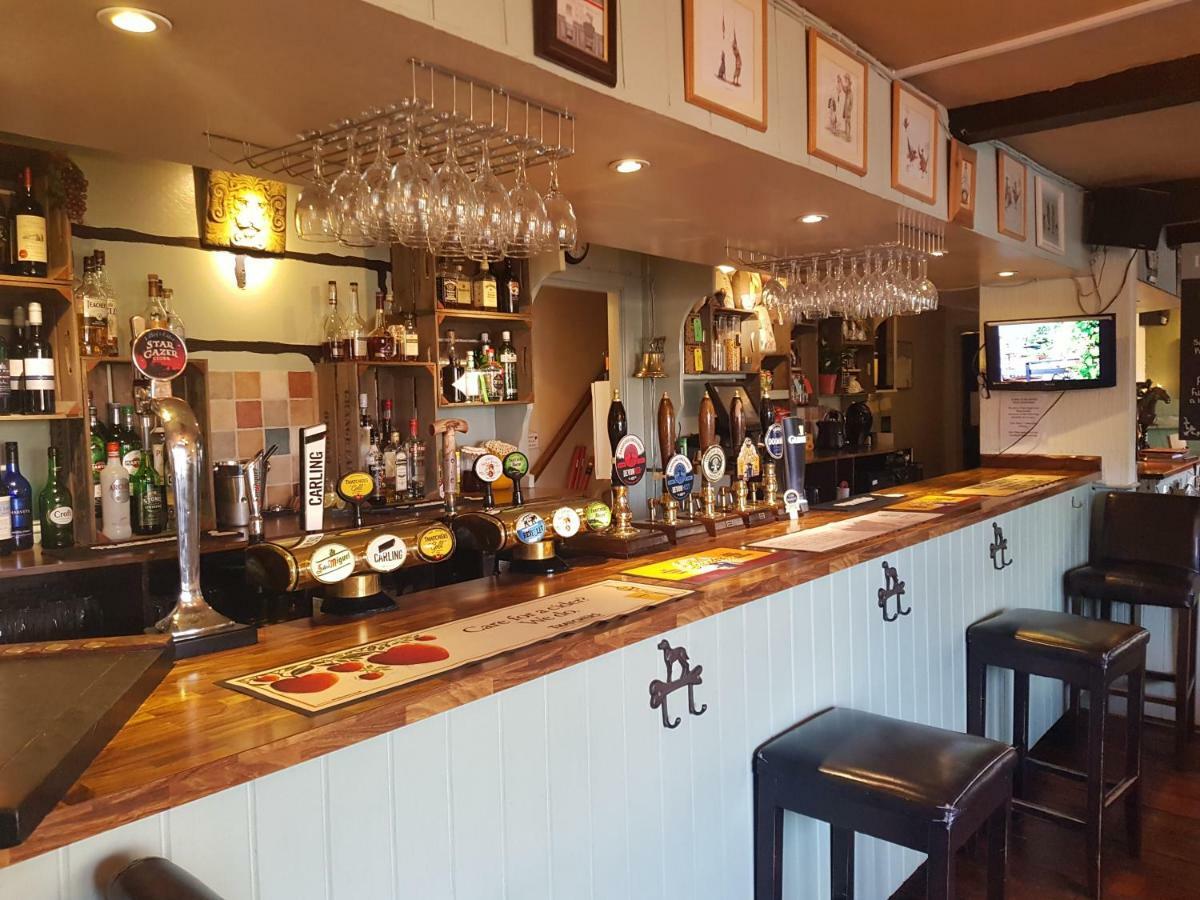The White Lion Inn แอนโดเวอร์ ภายนอก รูปภาพ